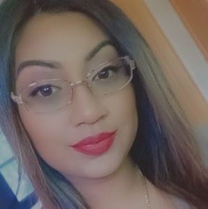 Meet your Posher, Casandra